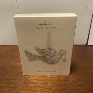 2007 Hallmark Always Remembered Christmas Ornament Peace & Love In Every Memory